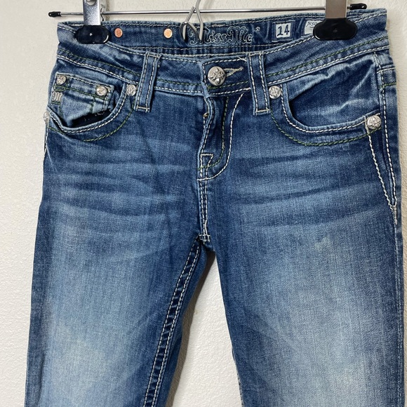 Miss Me Girl’s Bootcut Jeans Sz 14 Medium Wash Embroidered Rhinestone Pockets - Picture 3 of 10